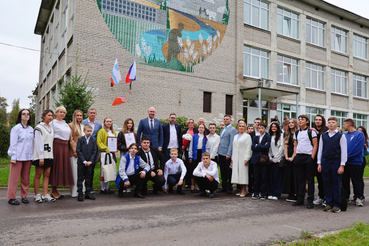 Торжественное открытие мурала «Рассвет надежды» украсило День знаний в школе «Красные Зори»